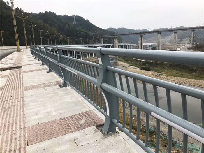 燈光護欄