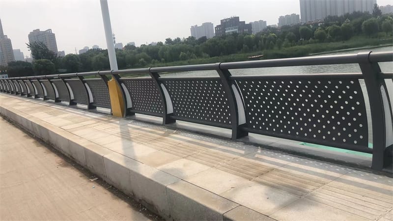 燈光護欄